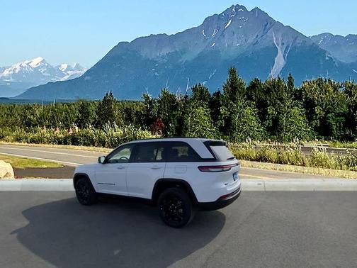 Bright White Clearcoat 2023 Jeep Grand Cherokee Limited