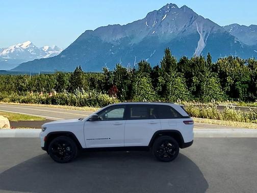 Bright White Clearcoat 2023 Jeep Grand Cherokee Limited