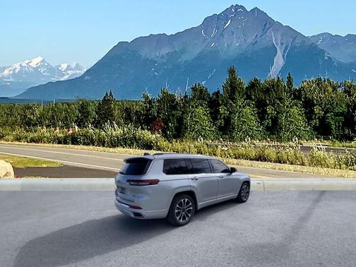 Silver Zynith 2023 Jeep Grand Cherokee L Overland