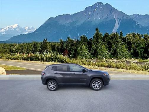 2022 Jeep Compass Latitude Lux