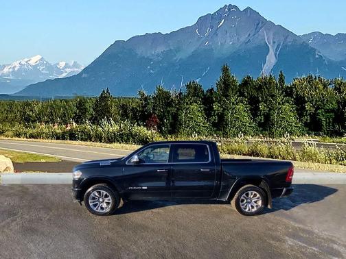 Diamond Black Crystal Pearlcoat 2020 RAM 1500 Longhorn