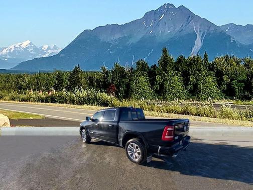 Diamond Black Crystal Pearlcoat 2020 RAM 1500 Longhorn