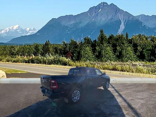 Diamond Black Crystal Pearlcoat 2020 RAM 1500 Longhorn