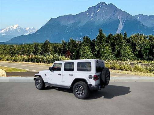 2024 Jeep Wrangler 4-Door Sahara 4x4