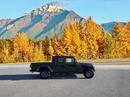 2022 Jeep Gladiator Sport