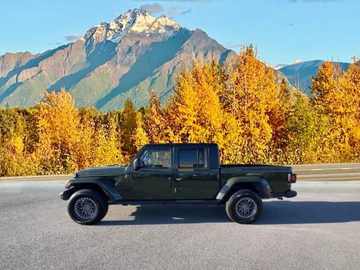 2022 Jeep Gladiator Sport