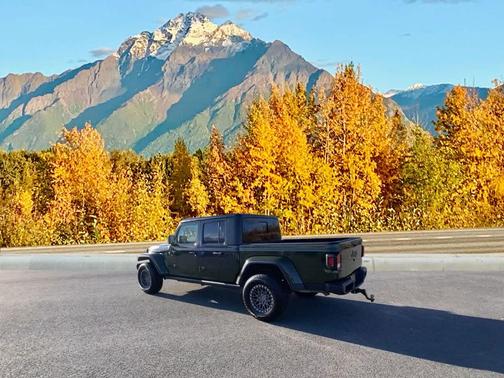 2022 Jeep Gladiator Sport