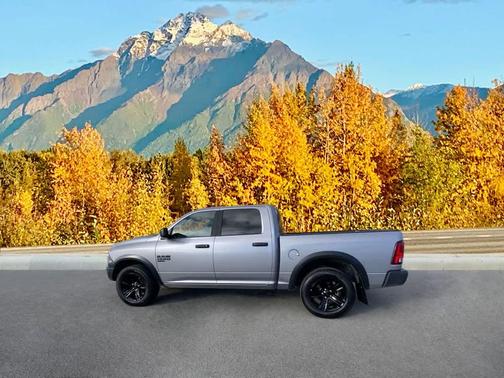 2024 RAM 1500 Classic Warlock Crew Cab 4x4 5'7' Box
