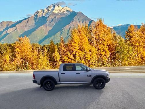 2024 RAM 1500 Classic Warlock Crew Cab 4x4 5'7' Box