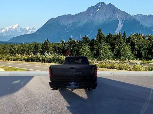 Diamond Black Crystal Pearlcoat 2026 RAM 1500 Big Horn/Lone Star