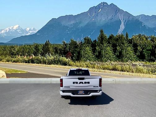 Ivory White Tri-Coat Pearlcoat 2026 RAM 1500 Laramie