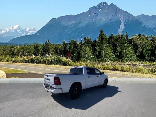 Ivory White Tri-Coat Pearlcoat 2026 RAM 1500 Laramie