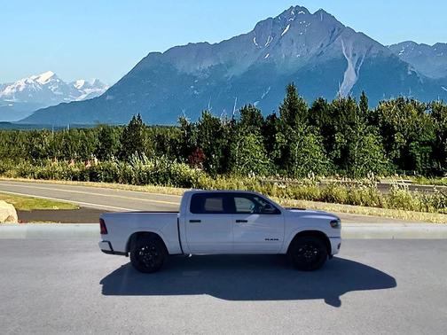 Ivory White Tri-Coat Pearlcoat 2026 RAM 1500 Laramie