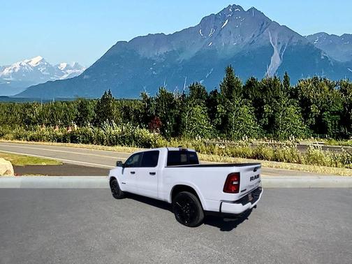 Ivory White Tri-Coat Pearlcoat 2026 RAM 1500 Laramie