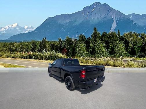 Diamond Black Crystal Pearlcoat 2026 RAM 1500 Laramie