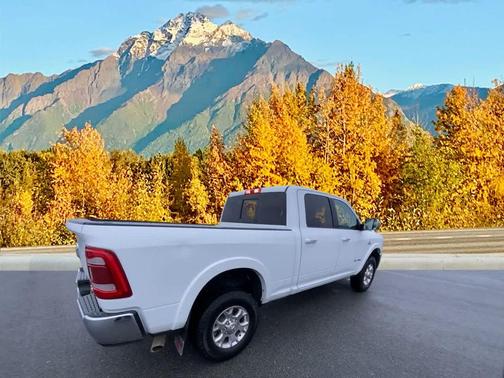 2022 RAM 2500 Laramie Crew Cab 4x4 6'4' Box