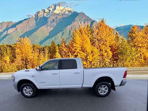2022 RAM 2500 Laramie Crew Cab 4x4 6'4' Box