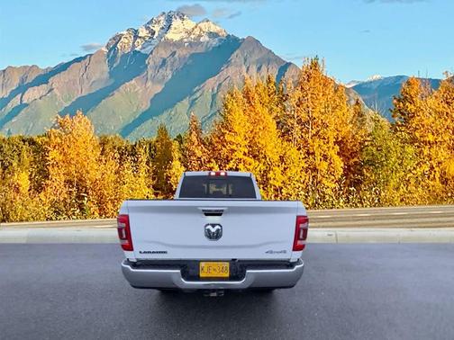 2022 RAM 2500 Laramie Crew Cab 4x4 6'4' Box