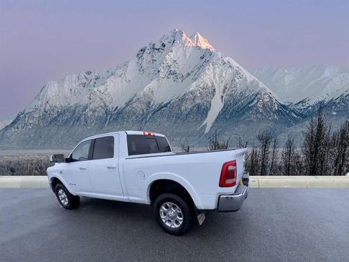2022 RAM 2500 Laramie Crew Cab 4x4 6'4' Box