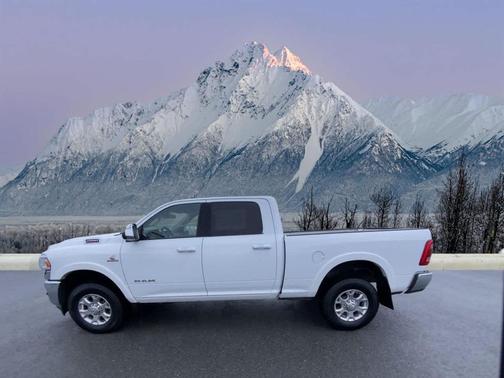 2022 RAM 2500 Laramie Crew Cab 4x4 6'4' Box