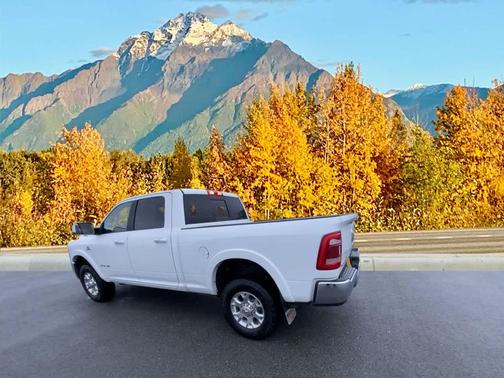 2022 RAM 2500 Laramie Crew Cab 4x4 6'4' Box