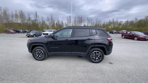 Diamond Black Crystal Pearlcoat 2025 Jeep Compass Trailhawk