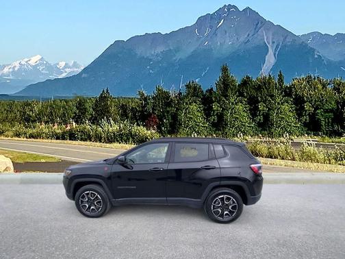 Diamond Black Crystal Pearlcoat 2025 Jeep Compass Trailhawk