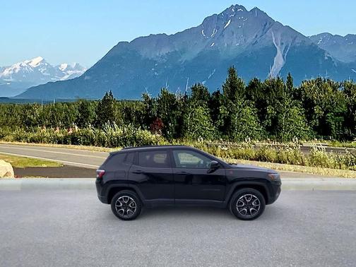 Diamond Black Crystal Pearlcoat 2025 Jeep Compass Trailhawk