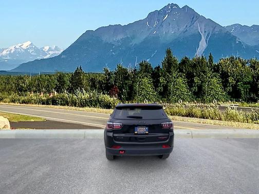 Diamond Black Crystal Pearlcoat 2025 Jeep Compass Trailhawk