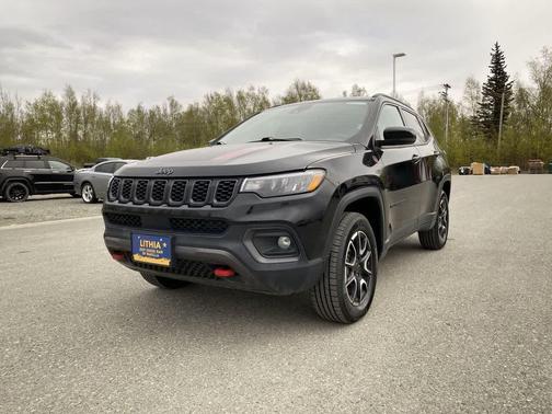 Diamond Black Crystal Pearlcoat 2025 Jeep Compass Trailhawk