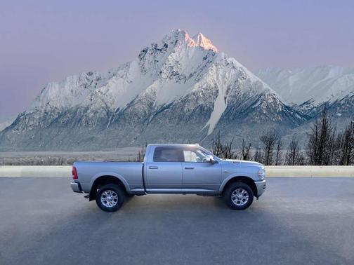 2022 RAM 2500 Laramie Crew Cab 4x4 6'4' Box