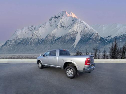 2022 RAM 2500 Laramie Crew Cab 4x4 6'4' Box