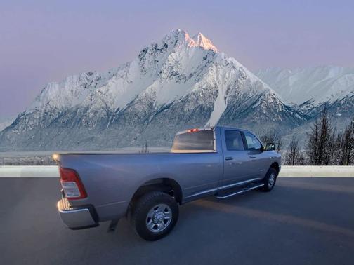 2022 RAM 2500 Big Horn Crew Cab 4x4 8' Box