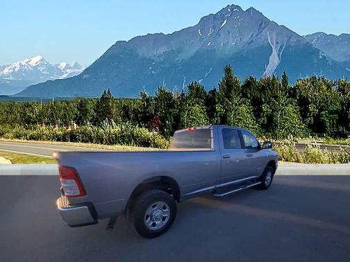 2022 RAM 2500 Big Horn Crew Cab 4x4 8' Box