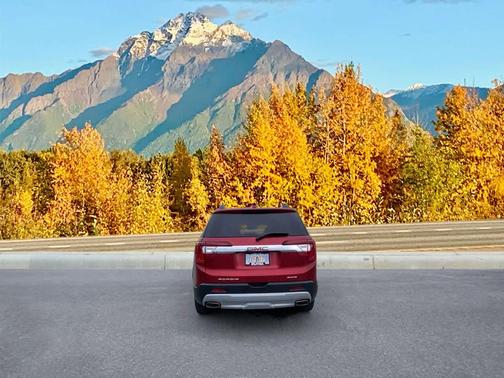 2023 GMC Acadia AWD SLT