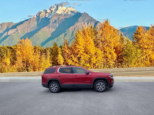 2023 GMC Acadia AWD SLT