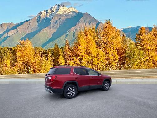 2023 GMC Acadia AWD SLT