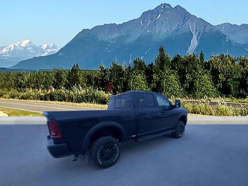 Diamond Black Crystal Pearlcoat 2026 RAM 2500 Tradesman