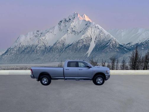 2022 RAM 2500 Big Horn Crew Cab 4x4 8' Box