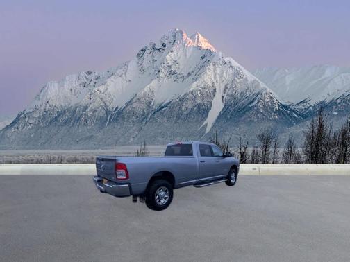 2022 RAM 2500 Big Horn Crew Cab 4x4 8' Box