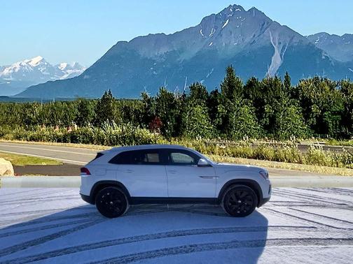 2025 Volkswagen Atlas Cross Sport 2.0T SE w/Technology 4MOTION