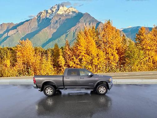 2022 RAM 2500 Laramie Crew Cab 4x4 6'4' Box