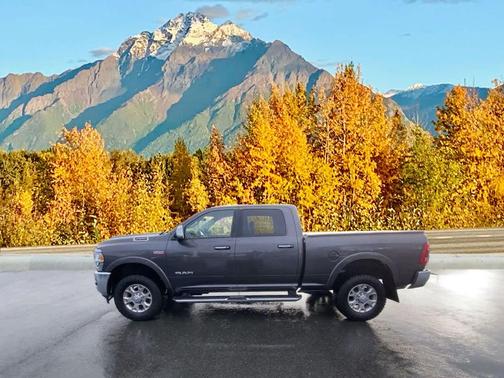 2022 RAM 2500 Laramie Crew Cab 4x4 6'4' Box