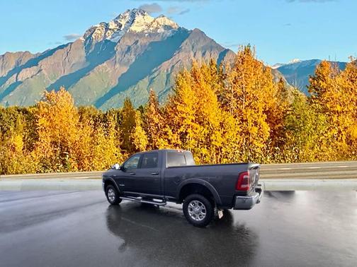 2022 RAM 2500 Laramie Crew Cab 4x4 6'4' Box
