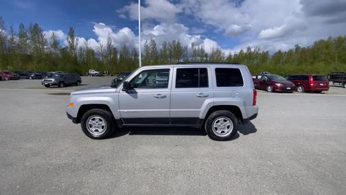 Bright Silver Metallic Clearcoat 2013 Jeep Patriot Sport