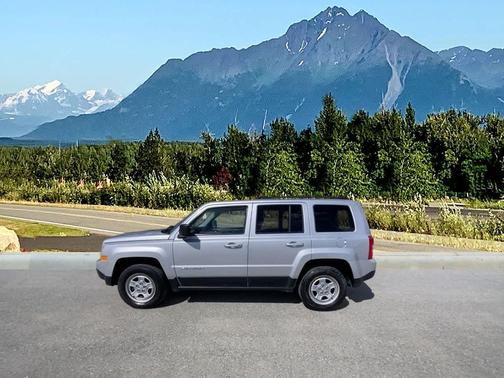 Bright Silver Metallic Clearcoat 2013 Jeep Patriot Sport