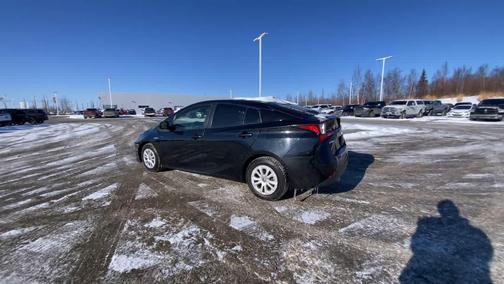 2022 Toyota Prius LE