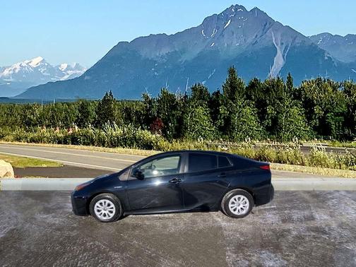 2022 Toyota Prius LE