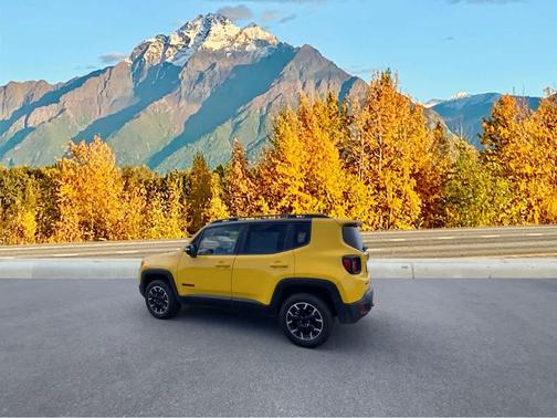 2023 Jeep Renegade Trailhawk