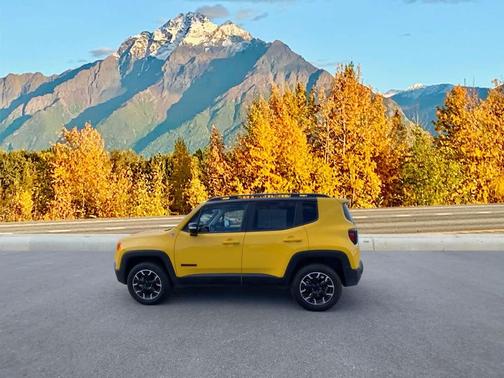 2023 Jeep Renegade Trailhawk